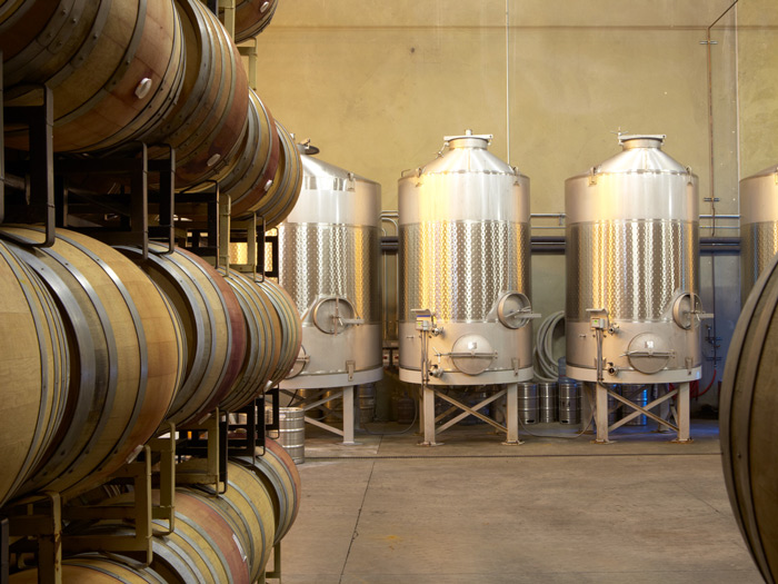 wine-tanks-and-wine-barrells-in-a-room